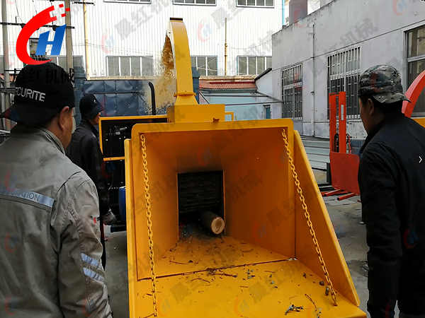 江蘇定制1500型樹枝粉碎機(jī)交貨試機(jī)